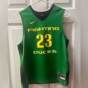 Nike - Youth Medium -University of Oregon Fighting Ducks Basketball Green Jersey